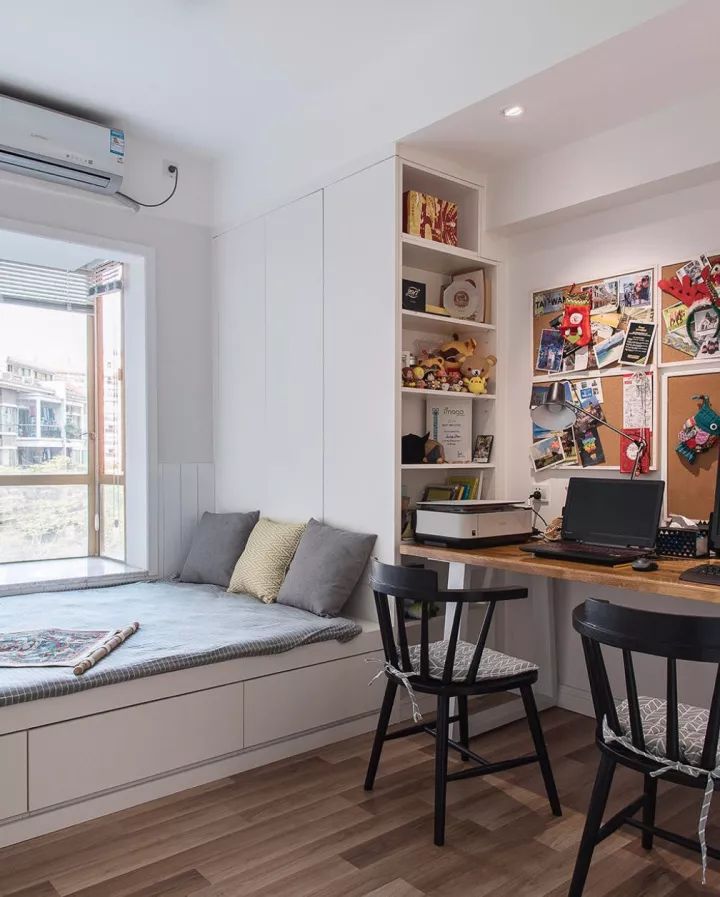 记住,小卧室一定要做个书桌柜!