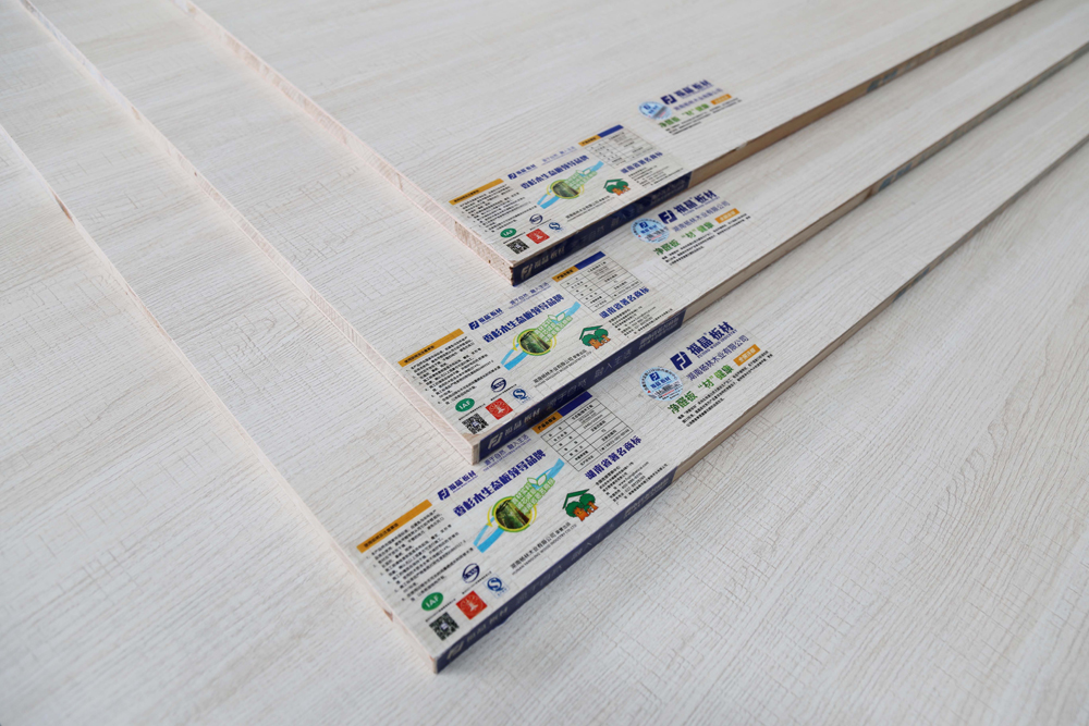 中国板材品牌福晶板材探讨实木与板材的区别